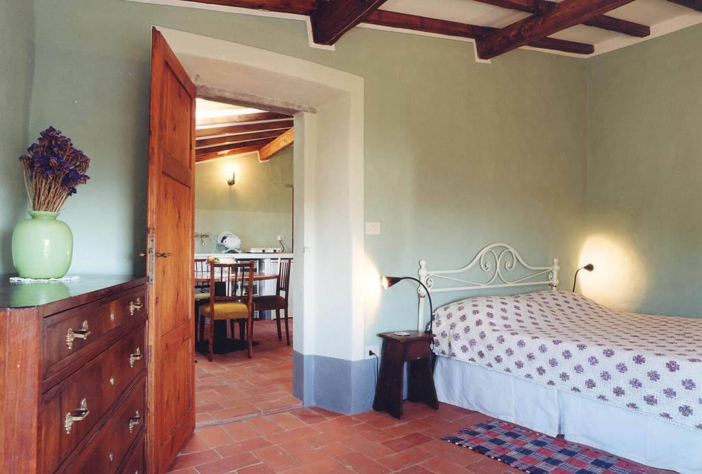Antica Casa "Le Rondini" Bed and Breakfast Borgo a Buggiano Rum bild