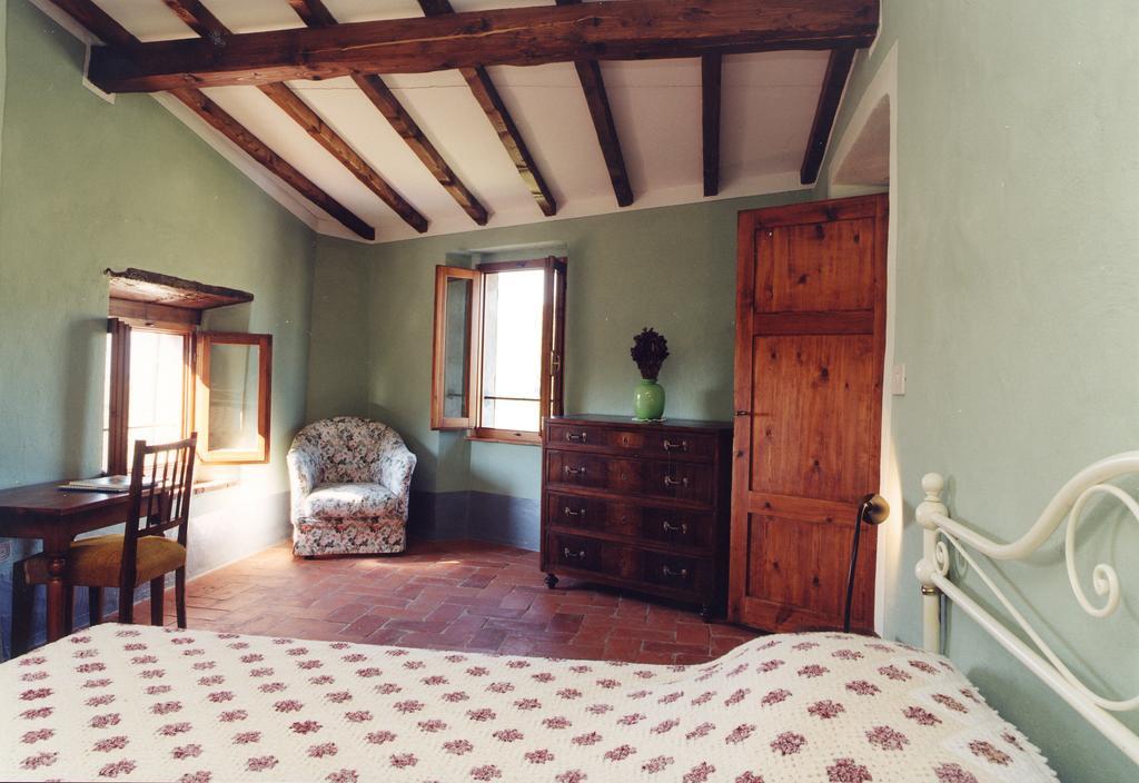 Antica Casa "Le Rondini" Bed and Breakfast Borgo a Buggiano Rum bild