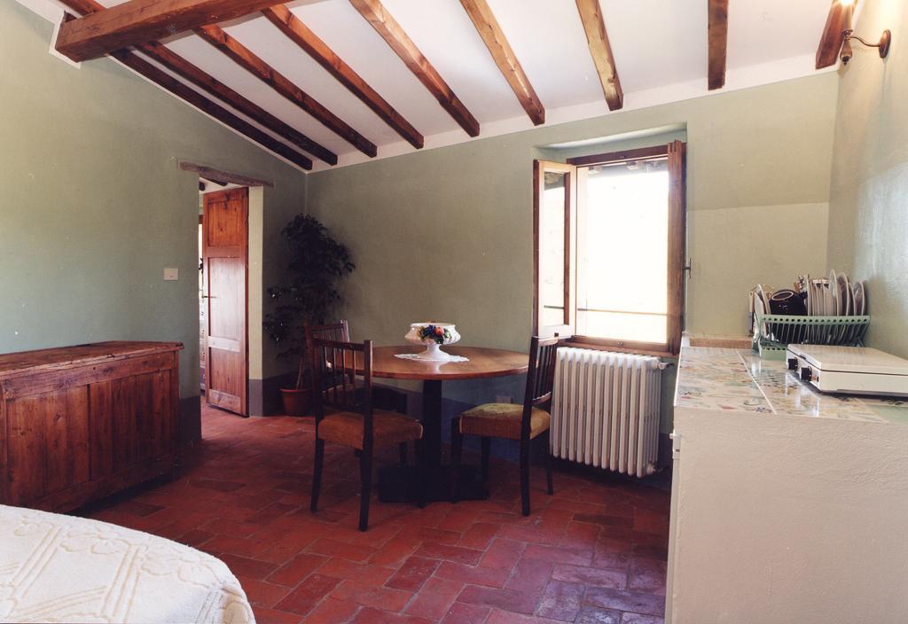 Antica Casa "Le Rondini" Bed and Breakfast Borgo a Buggiano Rum bild
