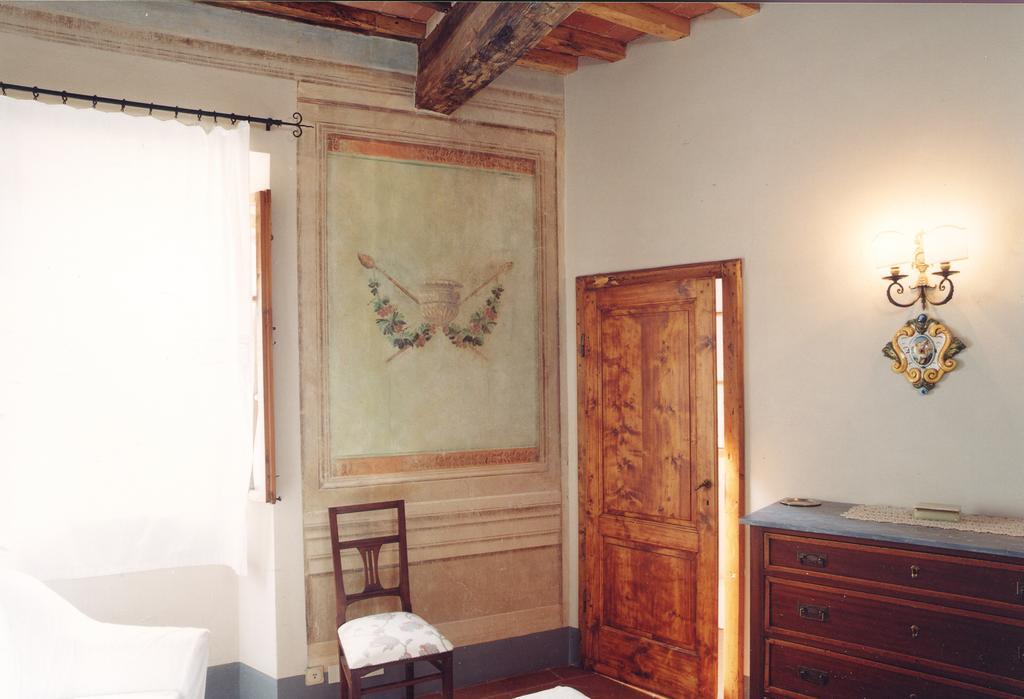 Antica Casa "Le Rondini" Bed and Breakfast Borgo a Buggiano Rum bild