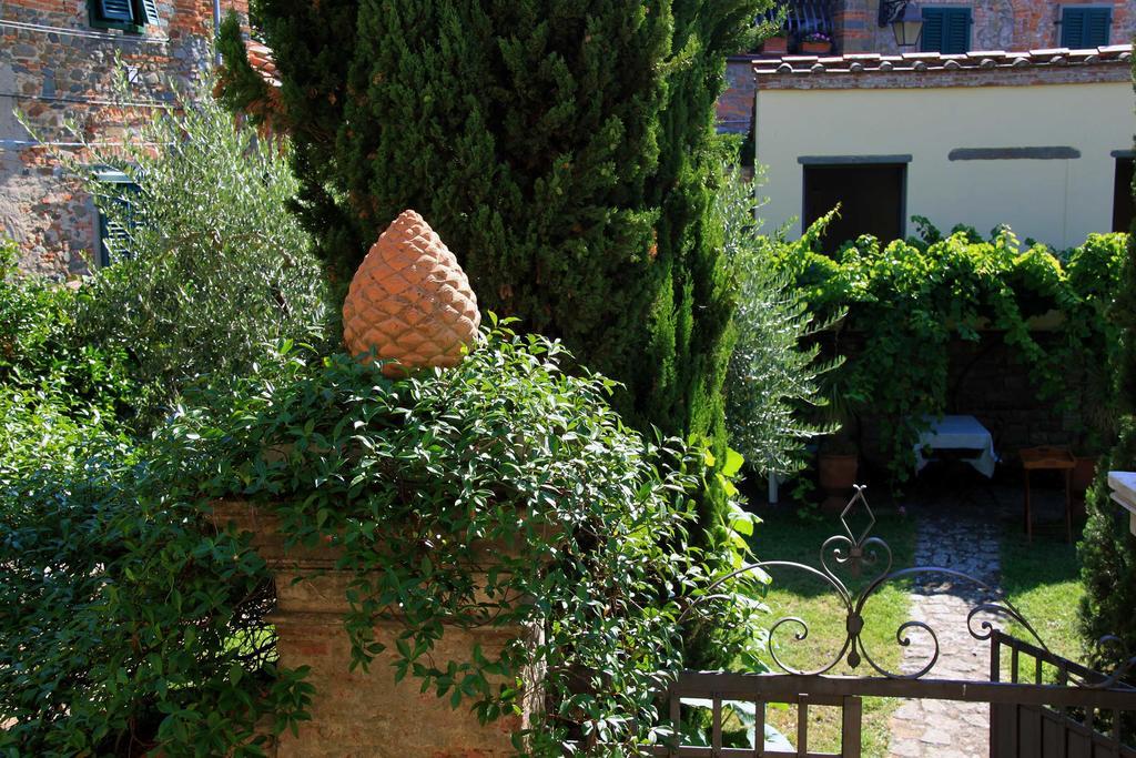 Antica Casa "Le Rondini" Bed and Breakfast Borgo a Buggiano Exteriör bild