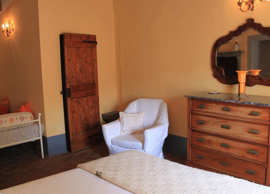 Antica Casa "Le Rondini" Bed and Breakfast Borgo a Buggiano Exteriör bild
