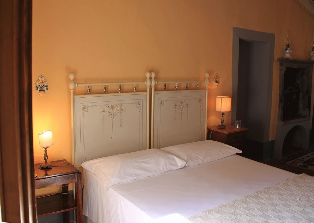 Antica Casa "Le Rondini" Bed and Breakfast Borgo a Buggiano Exteriör bild