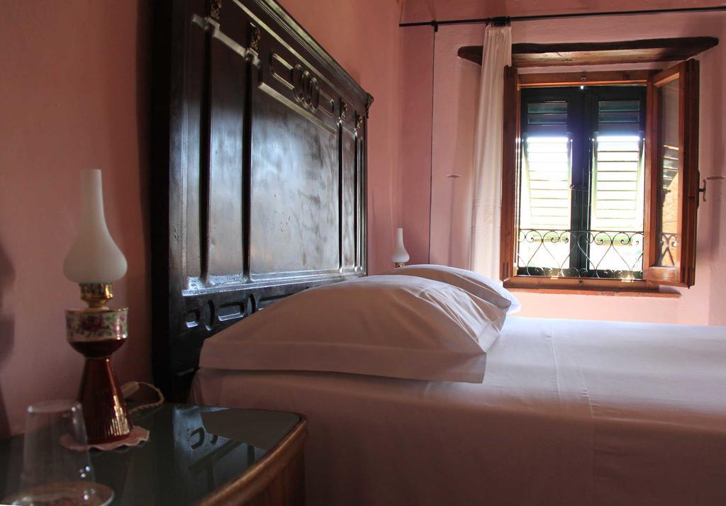 Antica Casa "Le Rondini" Bed and Breakfast Borgo a Buggiano Exteriör bild