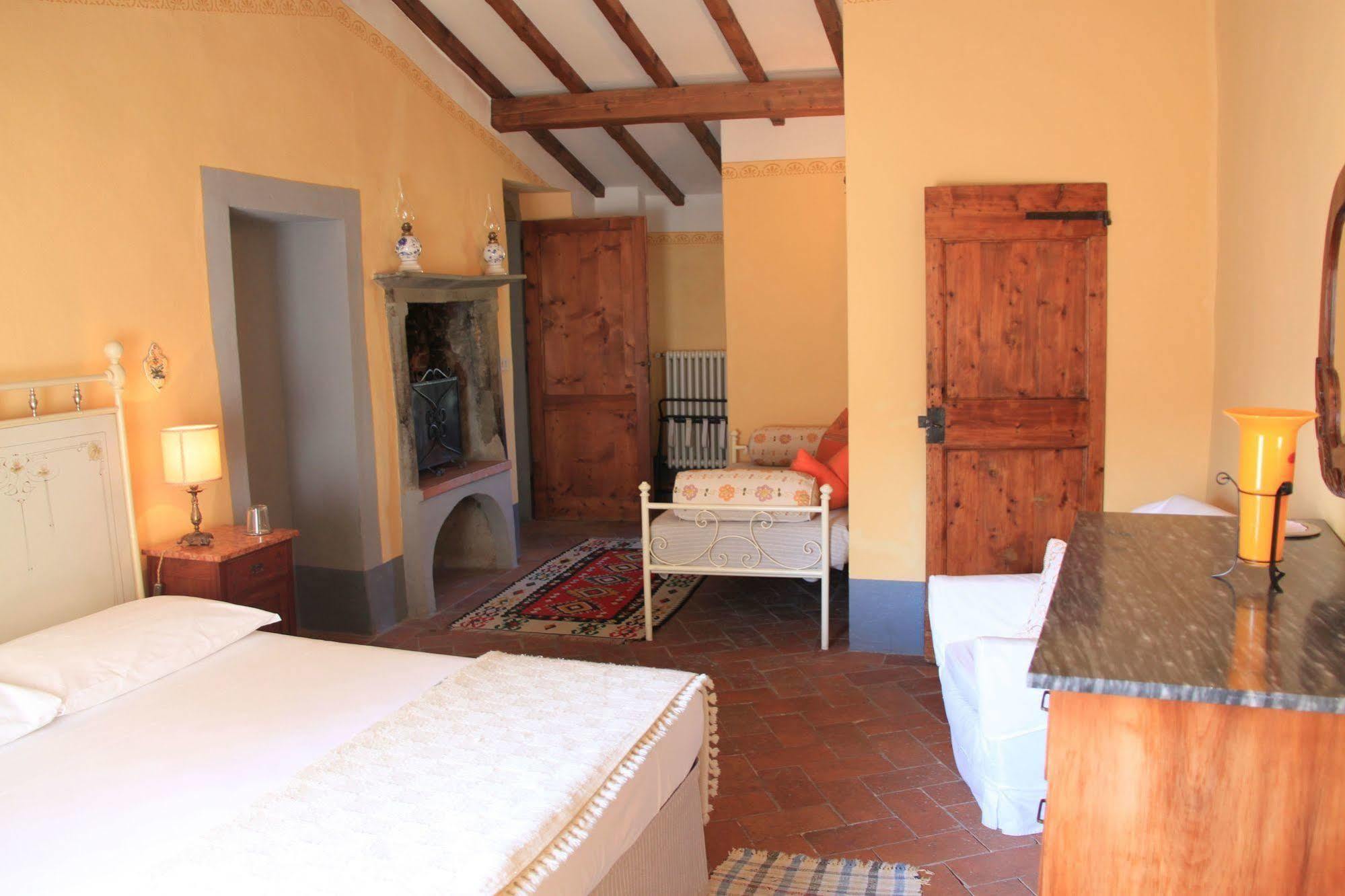 Antica Casa "Le Rondini" Bed and Breakfast Borgo a Buggiano Exteriör bild