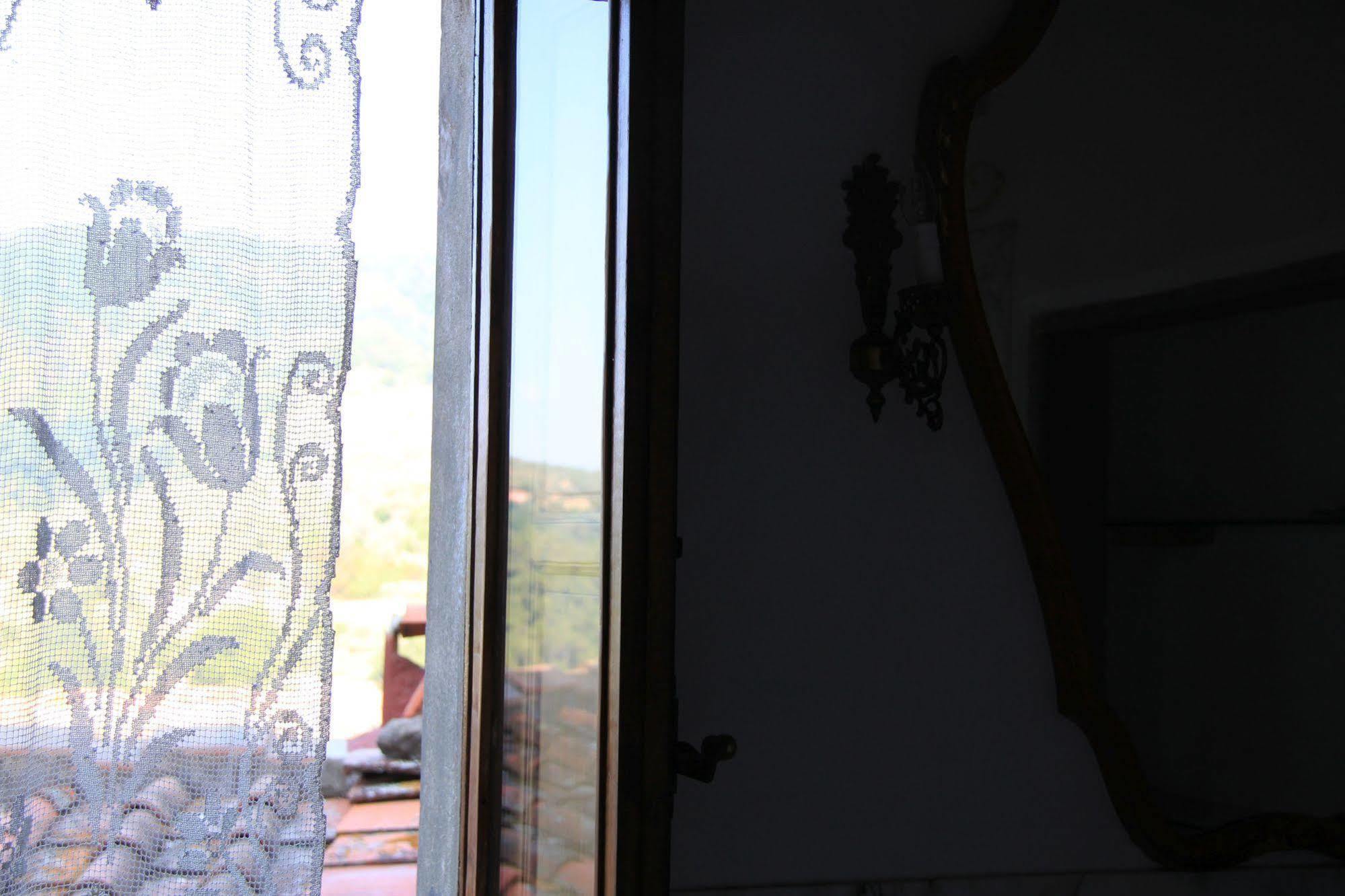 Antica Casa "Le Rondini" Bed and Breakfast Borgo a Buggiano Exteriör bild