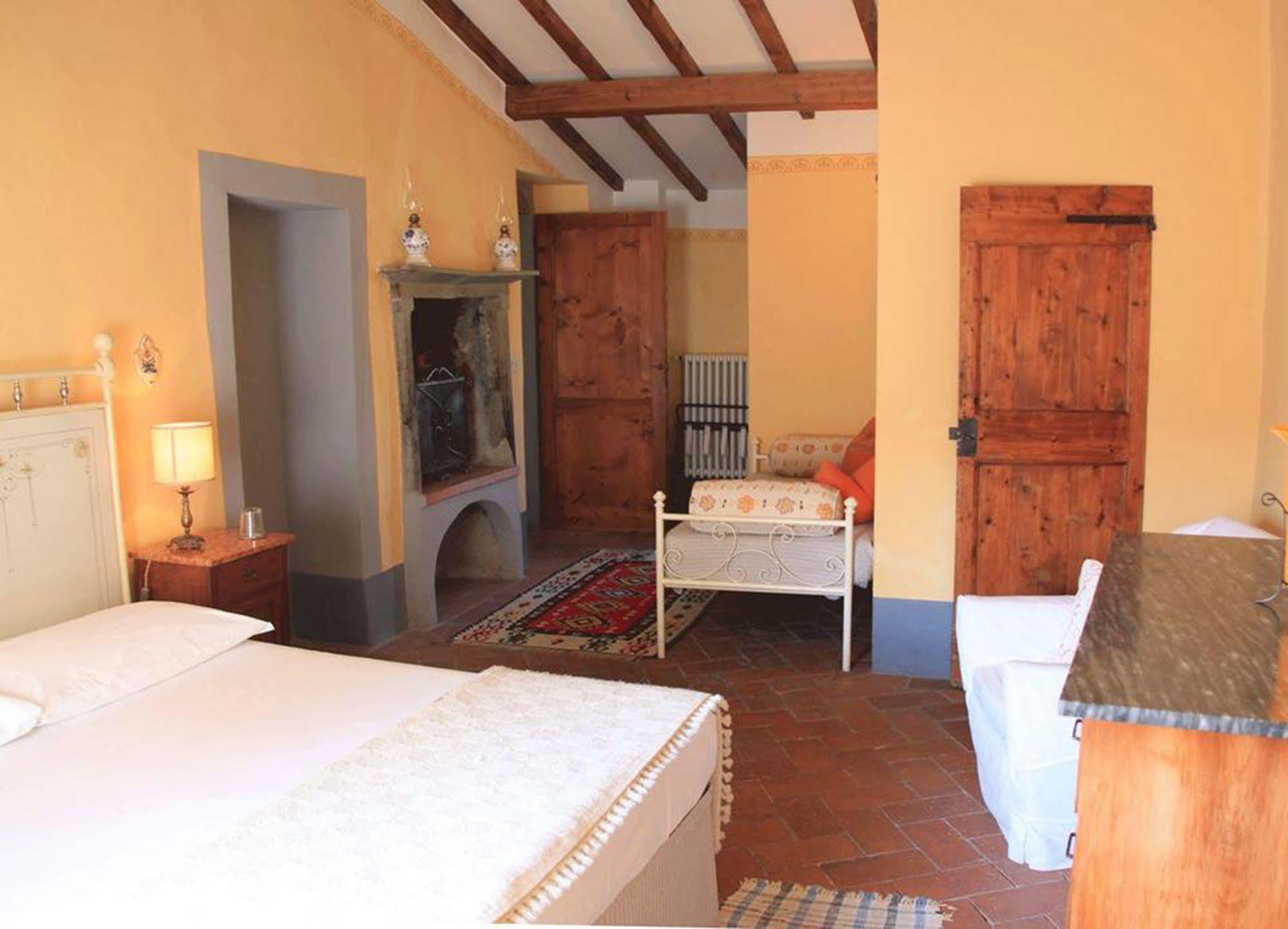 Antica Casa "Le Rondini" Bed and Breakfast Borgo a Buggiano Exteriör bild