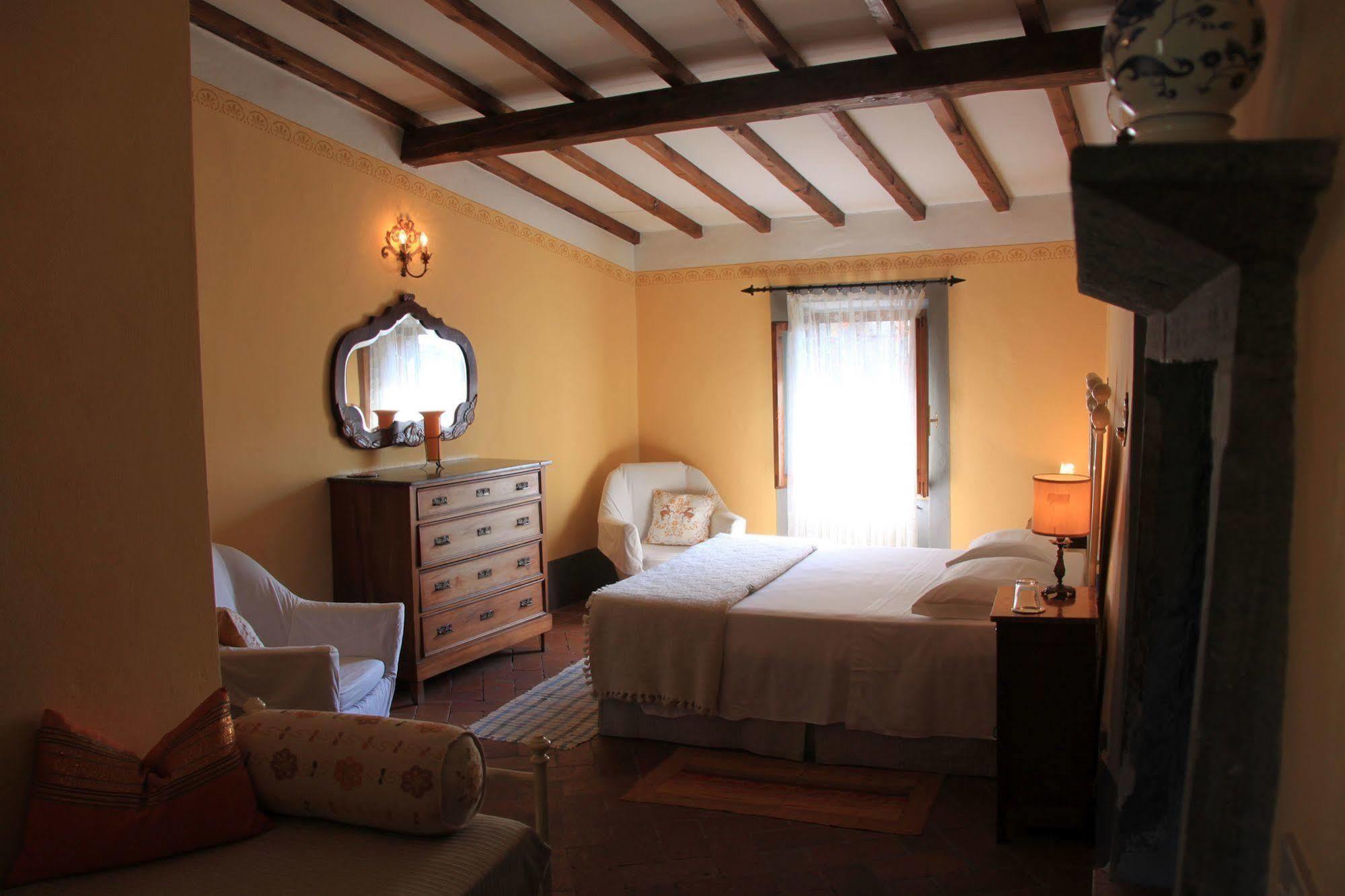 Antica Casa "Le Rondini" Bed and Breakfast Borgo a Buggiano Exteriör bild