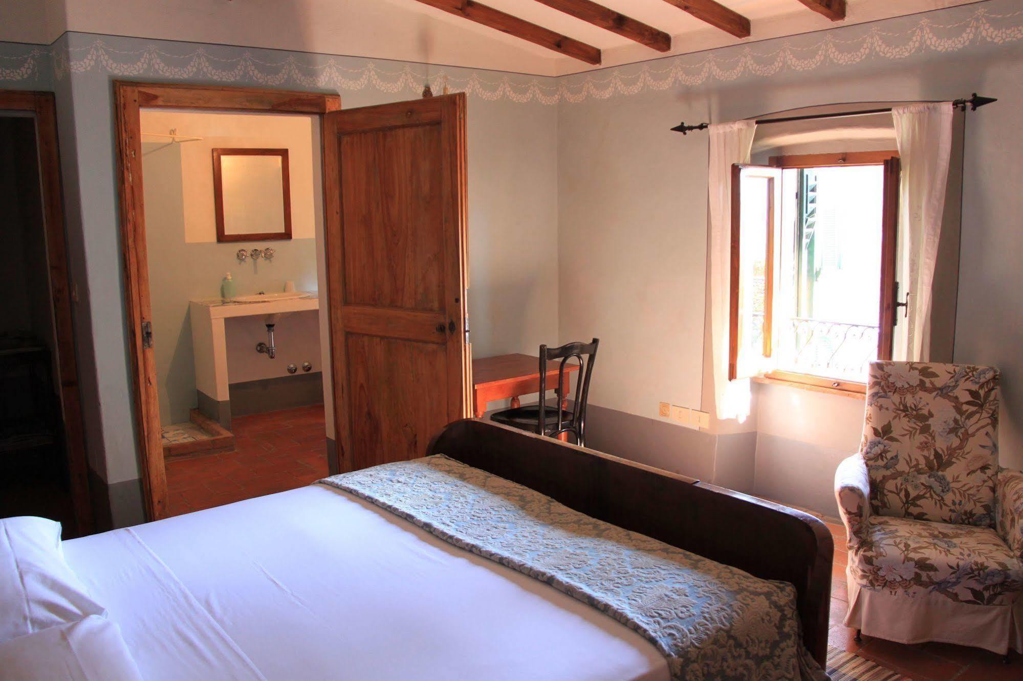 Antica Casa "Le Rondini" Bed and Breakfast Borgo a Buggiano Exteriör bild